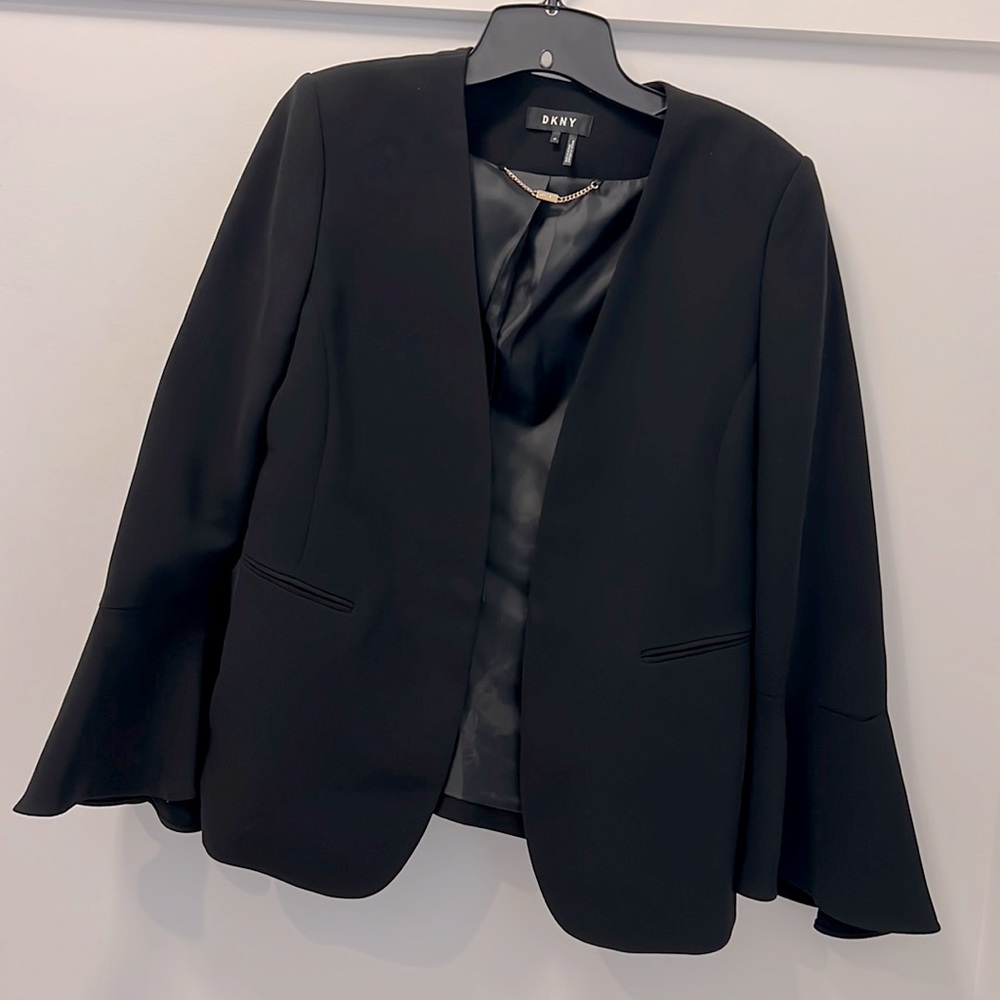 Women’s DKNY Belle-sleeve Blazer